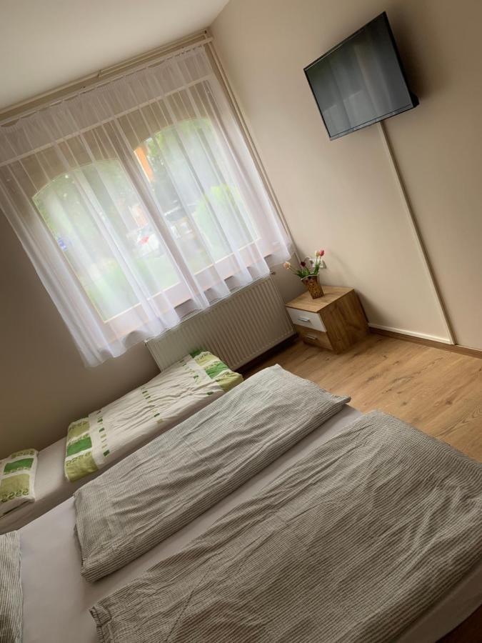 Zsuzsa Apartman Hajduszoboszlo Bagian luar foto