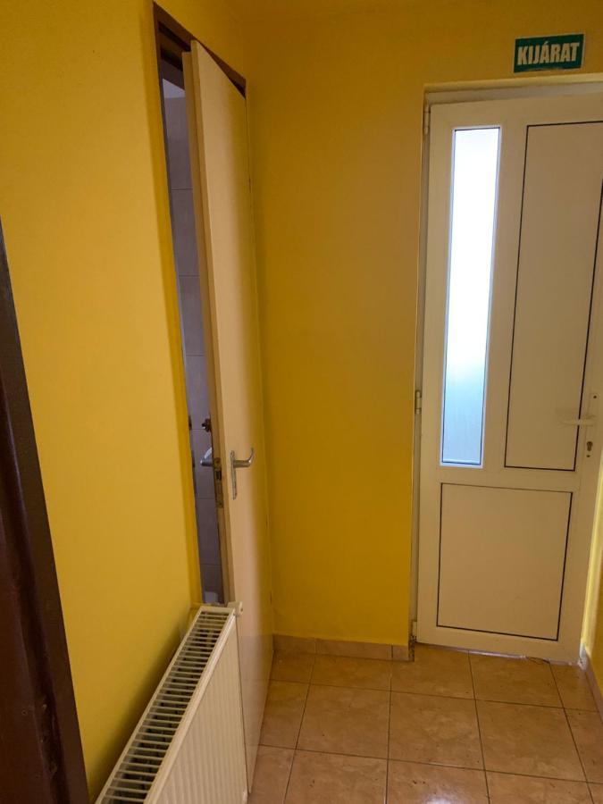 Zsuzsa Apartman Hajduszoboszlo Bagian luar foto