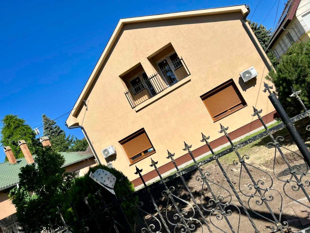 Zsuzsa Apartman Hajduszoboszlo Bagian luar foto