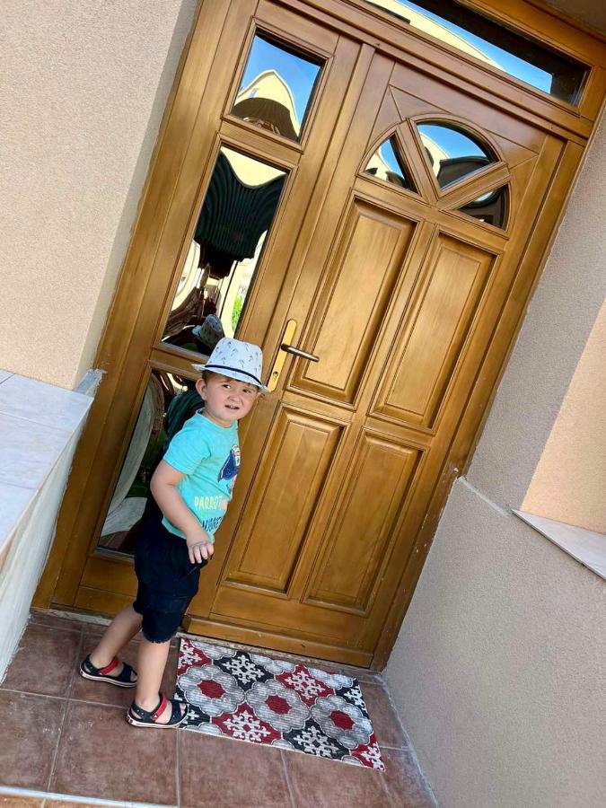 Zsuzsa Apartman Hajduszoboszlo Bagian luar foto
